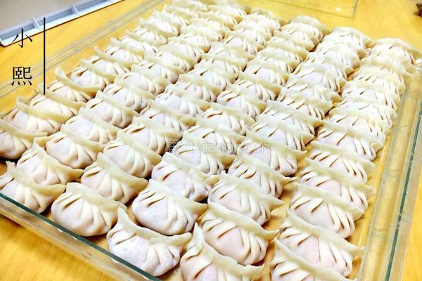 胡萝卜香菇猪肉水饺的做法图解12