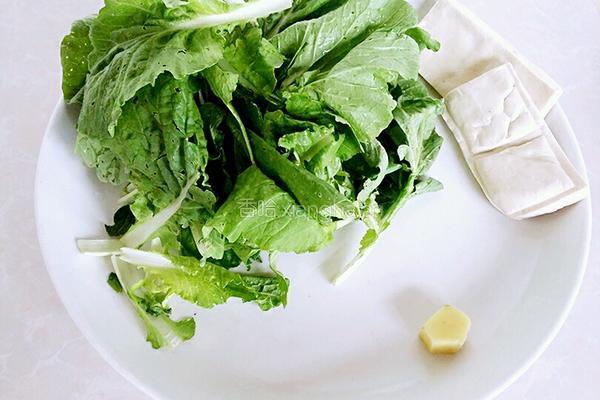 青菜炒豆腐的做法图解1