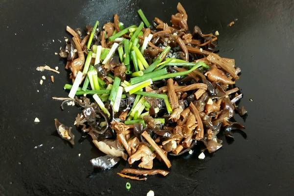 茶树菇烧木耳的做法图解7