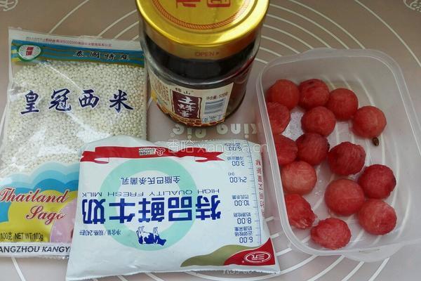 西瓜牛奶的做法图解1