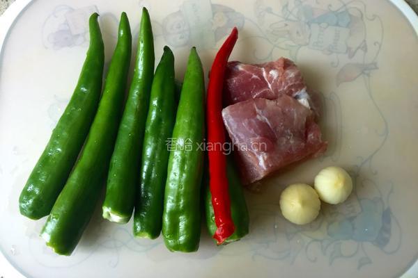 辣椒炒肉丝的做法图解1