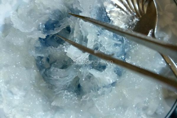 燕窝银耳莲子羹的做法图解5