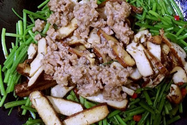 芹菜炒香干的做法图解7