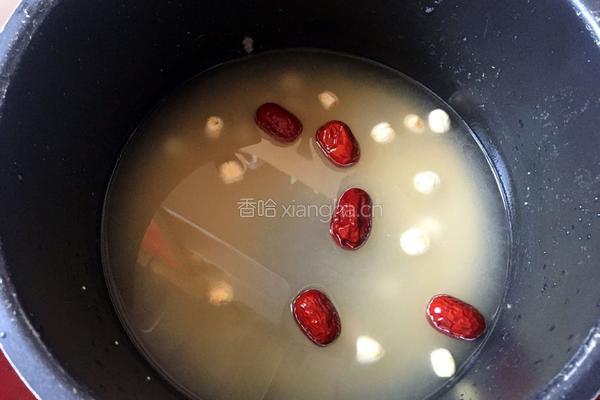 红枣莲子小米粥的做法图解3