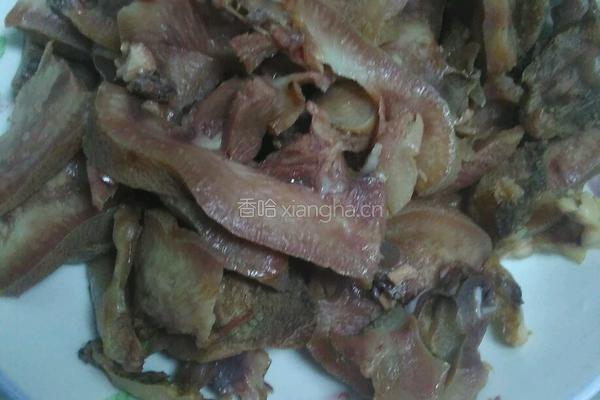 辣椒炒猪头肉的做法图解1