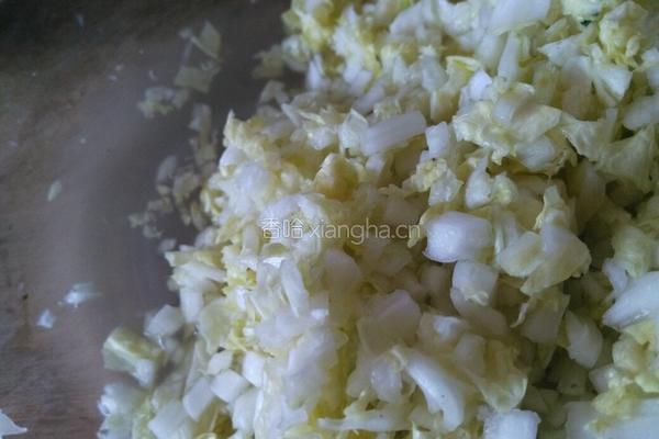 白菜木耳饺子的做法图解3