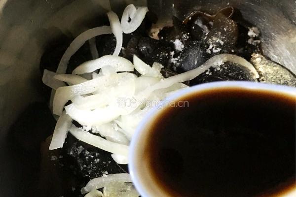 洋葱拌木耳的做法图解6