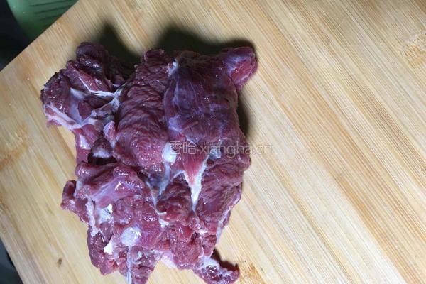苦瓜牛肉的做法图解1