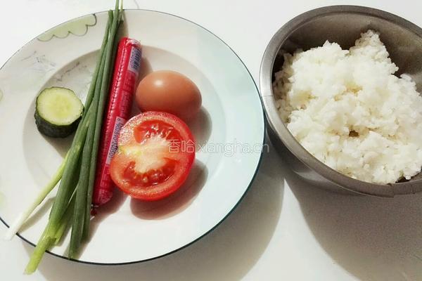 番茄酱炒饭的做法图解1
