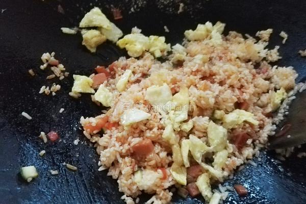 番茄酱炒饭的做法图解7