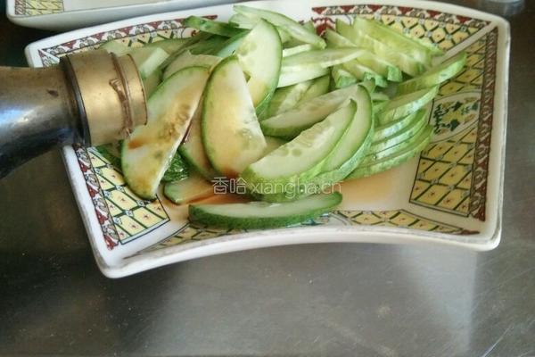 虾皮拌黄瓜的做法图解3