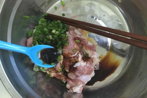 红烧肉丸子（狮子头）的做法图解2