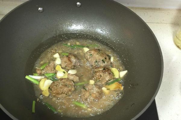 红烧肉丸子（狮子头）的做法图解7