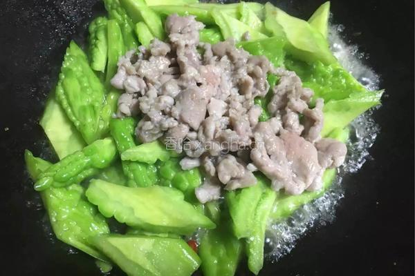 苦瓜炒猪肉的做法图解10