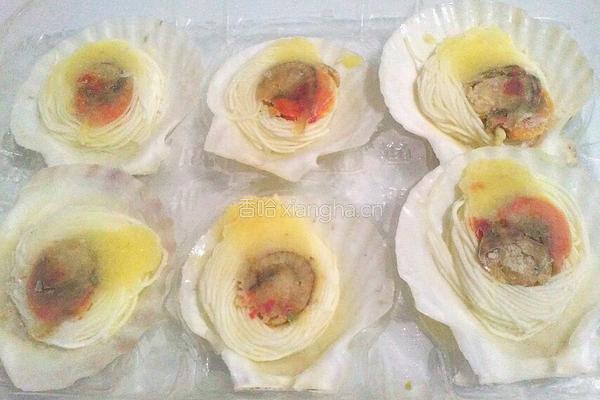 蒜蓉粉丝蒸扇贝的做法图解1