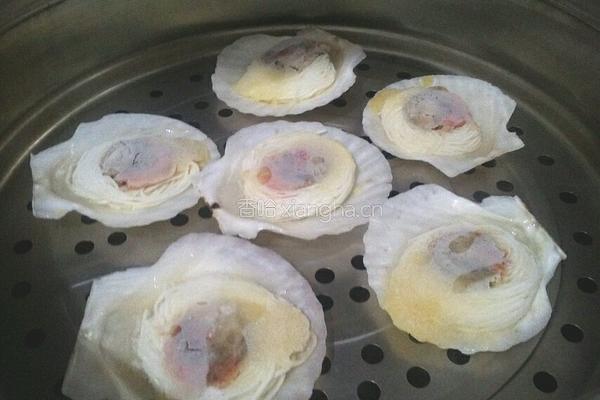 蒜蓉粉丝蒸扇贝的做法图解3