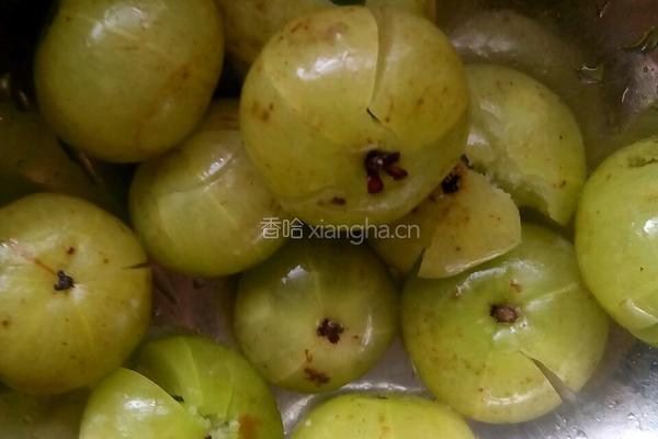 余甘煮鸡的做法图解1