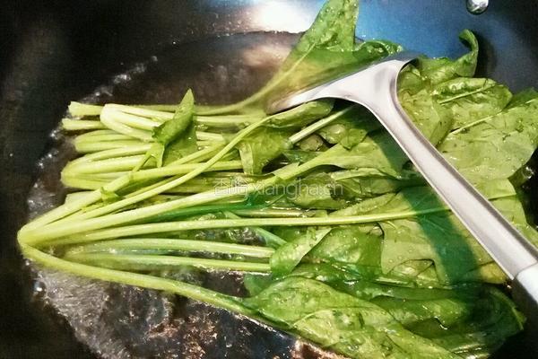 菠菜炒鸡蛋的做法图解2