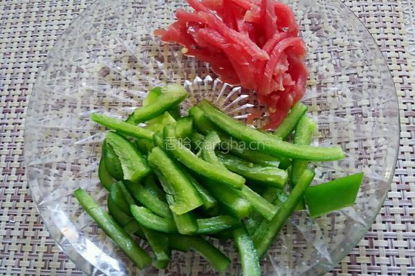 青椒肉丝炒饭的做法图解3