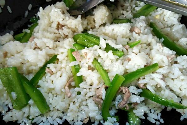 青椒肉丝炒饭的做法图解6