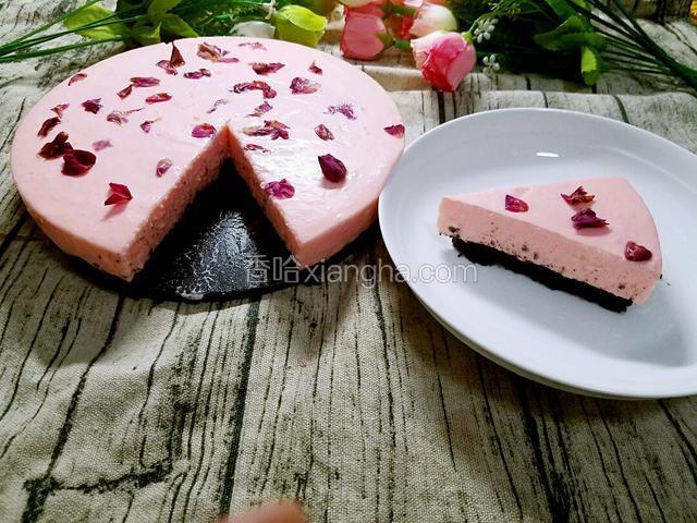 玫瑰花瓣慕斯蛋糕
