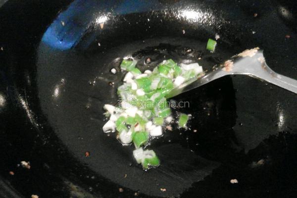黄瓜炒火腿肠的做法图解2