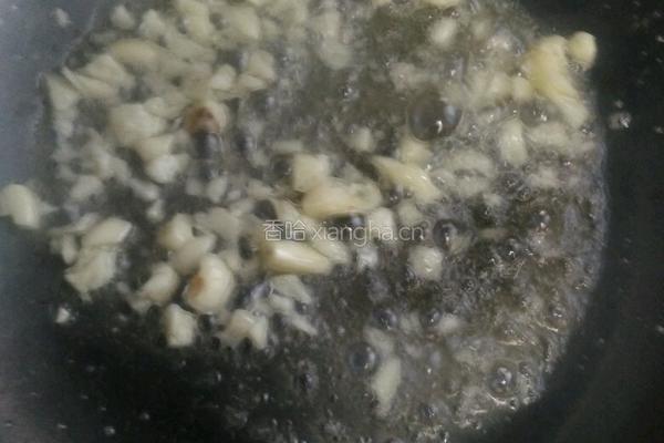 西兰花炒火腿肠的做法图解2