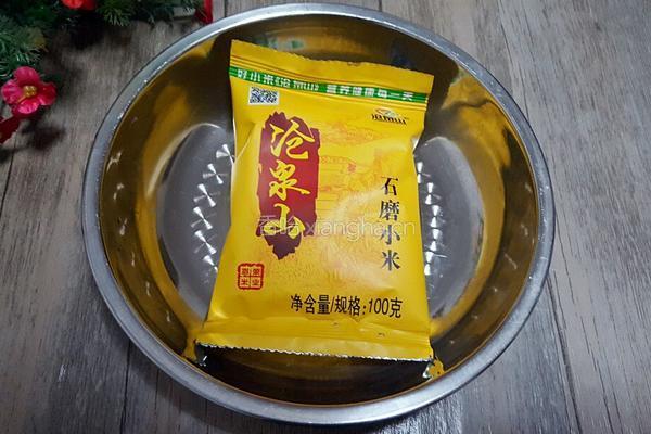 小米红枣苹果粥的做法图解1