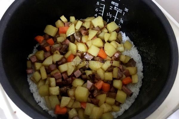 土豆腊肉焖饭的做法图解9