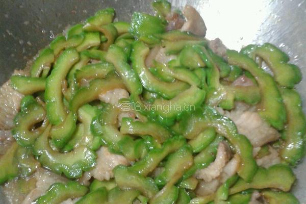 苦瓜烧肉的做法图解5