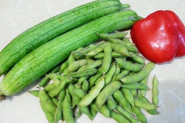 丝瓜炒毛豆的做法图解1