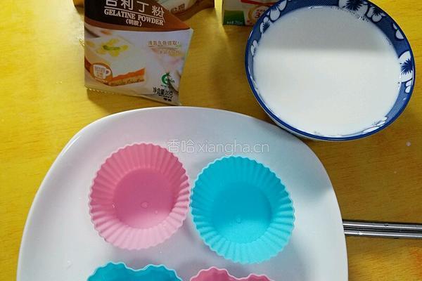 奶冻的做法图解1