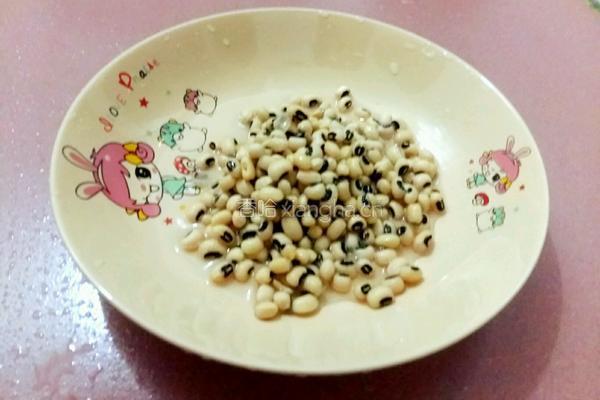 猪蹄花生汤的做法图解2