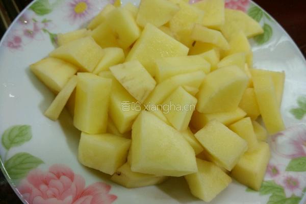 土豆炖排骨的做法图解2