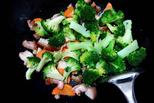 西兰花炒肉的做法图解6