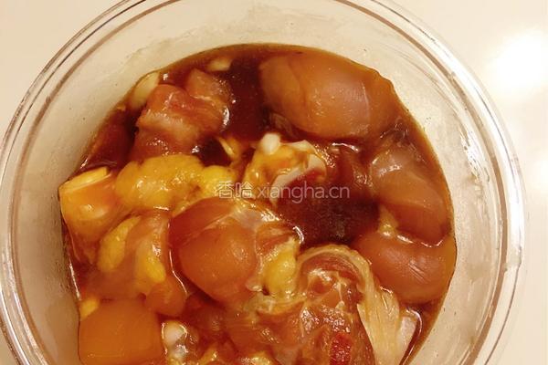 香菇滑鸡煲仔饭的做法图解1