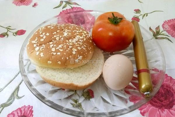 番茄鸡蛋火腿汉堡包的做法图解1