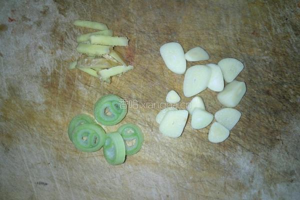 南瓜小米蒸肉的做法图解3