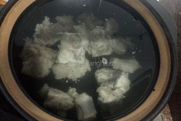 排骨汤面的做法图解3