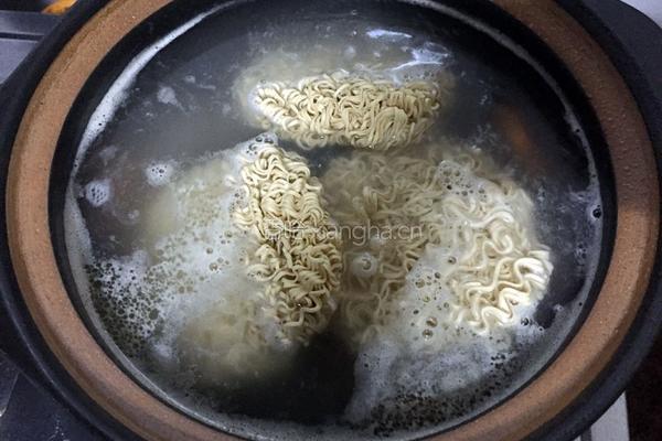 排骨汤面的做法图解6