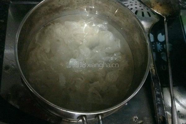 枸杞银耳汤的做法图解3