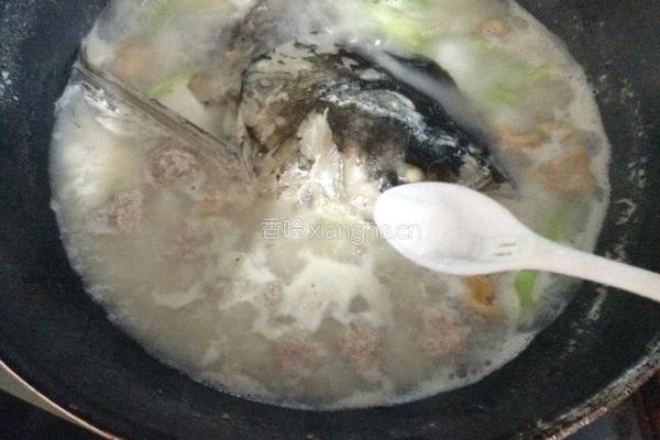 大头鱼汤的做法图解8
