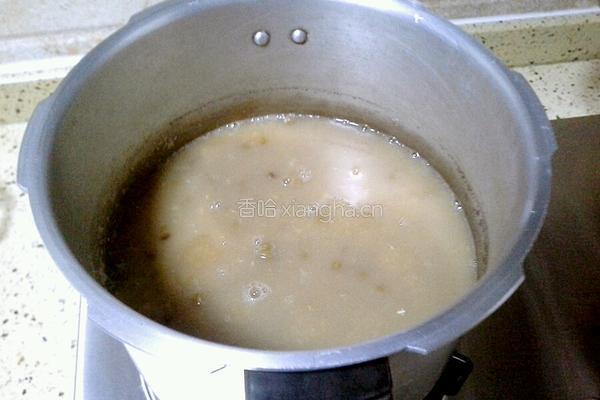 绿豆薏米糖水的做法图解2