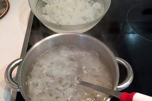 凉拌银耳的做法图解3