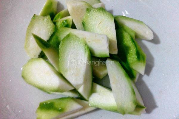 丝瓜蛋花汤的做法图解1