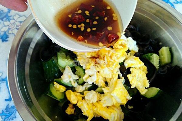 凉拌黄瓜木耳的做法图解6