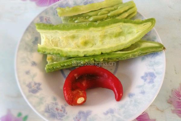 苦瓜炒瘦肉的做法图解2