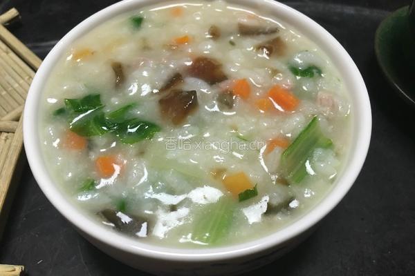 皮蛋瘦肉粥的做法图解1