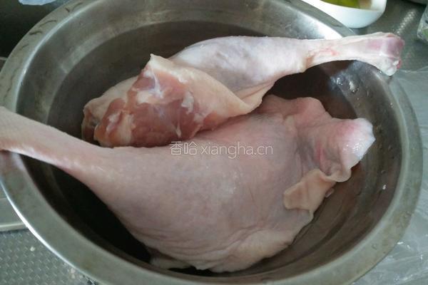 焖鸭肉的做法图解1