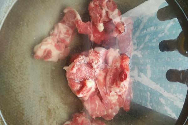 排骨土豆汤的做法图解2